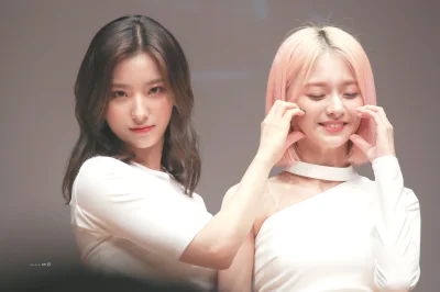 XKHYCCB2dX - #saerom #nagyung #fromis9
#koreanka