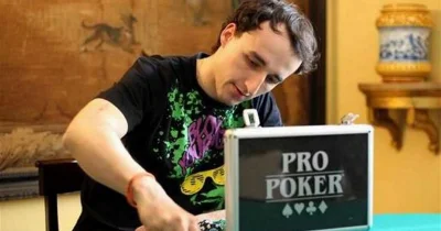 JanParowka - Mówi się, że Poker to gra dla prawdziwych aktorów. Nie ma się co dziwić,...