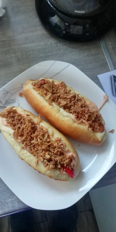 dwiestronyhistorii - Hot dogi z własnymi bułeczkami i cebulką do oceny #gotujzwykopem