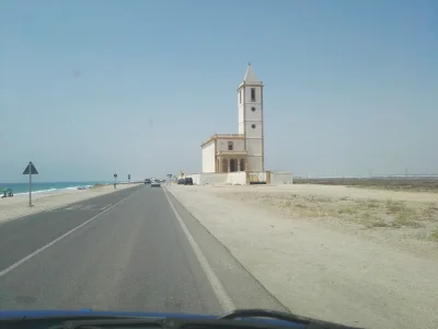 Revolwer - @DzikWesolek: to i ja dorzucę samotny kościół w Andaluzji na wybrzeżu morz...