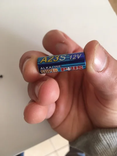 Miriusz - Czy ktoś wie gdzie można kupić taka mała śmieszna baterie? 
#technika #samo...