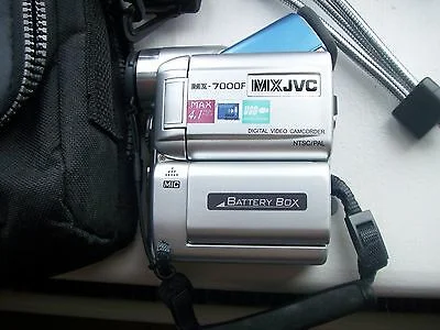 Pitel - Cześć Mirki. Znalazłem starą kamerę JVC MX-7000F i chciałbym się nią trochę p...