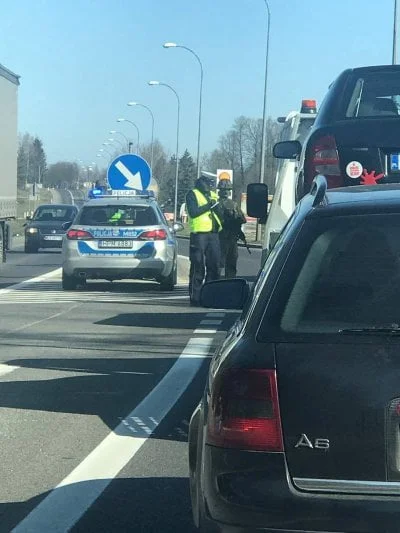 zurnalista - Wystroił się jak islamski najemnik, a tym pistoletem może co najwyżej #!...