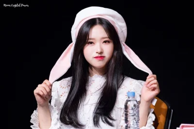 XKHYCCB2dX - #oliviahye #loona 
#koreanka