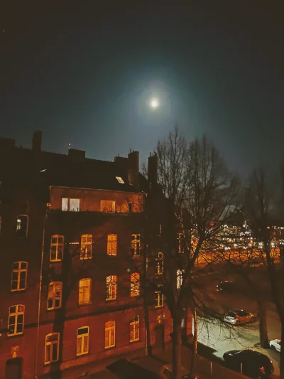 fizus8 - Skurczybyczek #supermoon #superksiezyc #pelniaksiezyca #gdansk #widokzokna