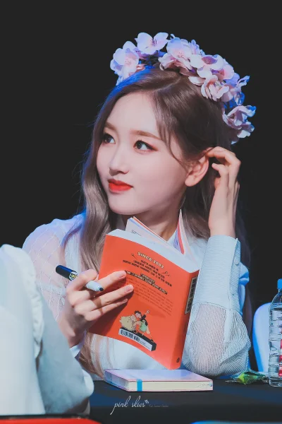 XKHYCCB2dX - #gowon #loona 
#koreanka