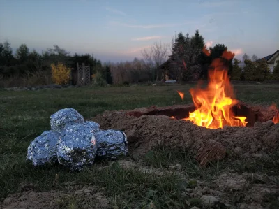 Otworz - Paczcie Mircy, ziemniaczki zaraz wjeżdżają do ogniska. Dom > mieszkanie ( ͡°...