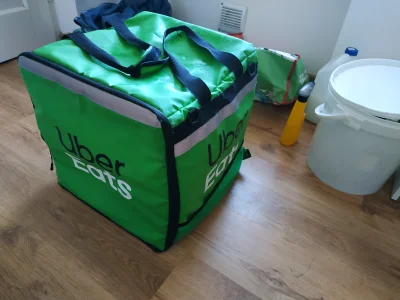 adrninistrator - #ubereats #streetwear #modameska nowy plecak do bujania się po mieśc...