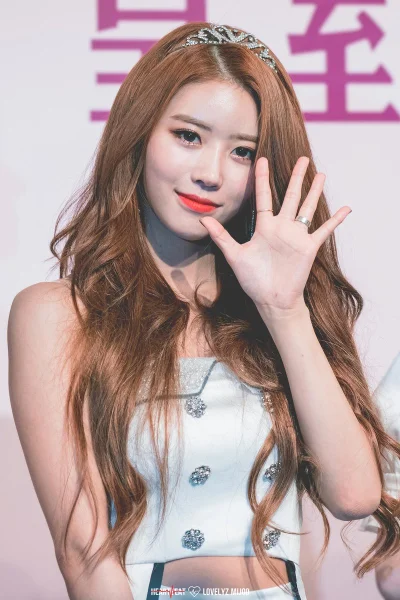 XKHYCCB2dX - #mijoo #lovelyz
#koreanka