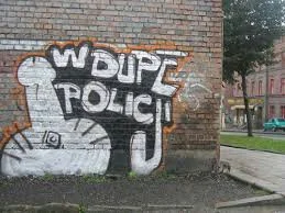 CHI77OUT - Kiedys byly takie ladne murale..
(╭☞σ ͜ʖσ)╭☞
#chwdp #policja