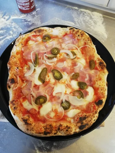 Powuyo - Kto powiedział, że w święta nie je się pizzy? 

SPOILER

#pizza #gotujzwykop...