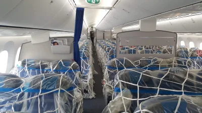 slabyslabek - @yetix każdy samolot pasażerski ma przedział cargo, żeby wozić walizki ...