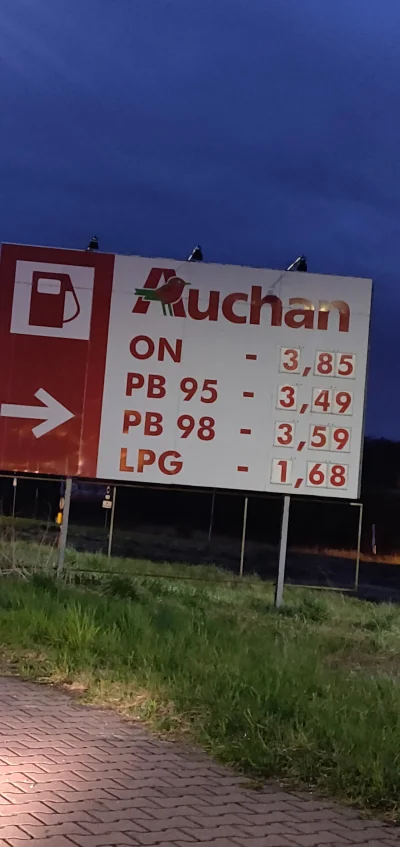 DaRecky - Auchan na Zuzanny w Sosnowcu/Dąbrowie przy dk94

Paliwo po 3,50 rękawiczki ...