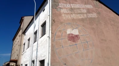 lovelypl - Współczesny, czy z czasów PRL?

#mural #polska #polityka #heheszki