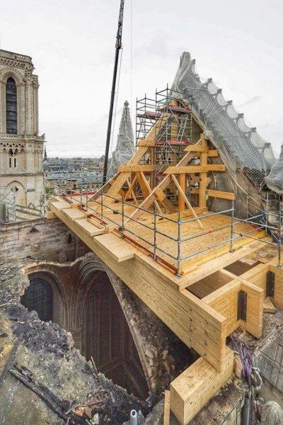 jmuhha - Odbudowa stropu w katedrze Notre Dame