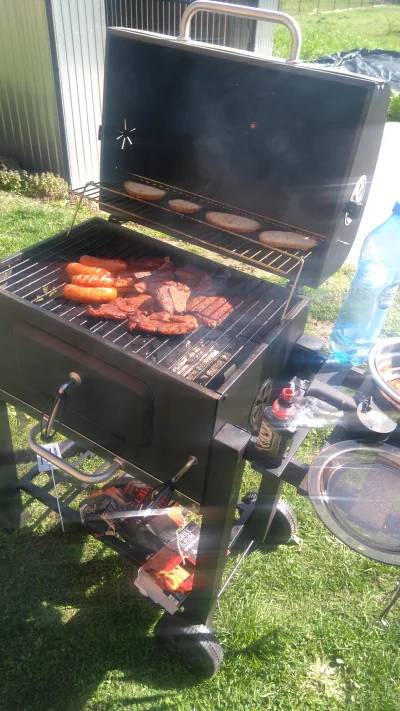 przodowyryl - Niedzielny grilling #grill #kielbasaboners #karkowka #zeberka
