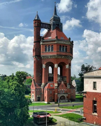 konierino - Wieża ciśnień przy alei Wiśniowej
 foto mikepikczers
#wroclaw