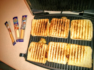hasek34 - grill kontaktowy zrobi tosty, opiecze kanapki,hotdogi i milion innych rzecz...