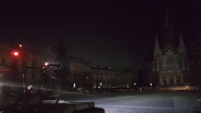 A.....a - Znowu #blackout w #krakow. 

Na zdjęciu Rynek Podgórski.

#rower #szosa...