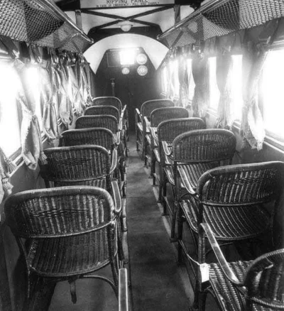 myrmekochoria - Wnętrze samolotu pasażerskiego, lata 30. XX wieku

#starszezwoje - ...