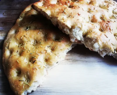 TrissMerigold - Dodatek do dzisiejszego obiadu ( ͡º ͜ʖ͡º)
#focaccia #foodporn #chwale...