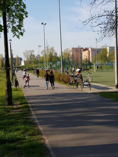 mor3nko - Do szkoly nie ma komu chodzic, wszyscy maja wakacje w parkach #krakow #covi...