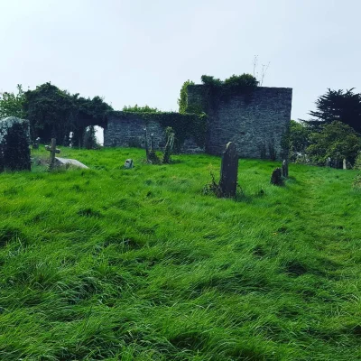 hrabiaeryk - Ruiny sredniowiecznego kosciola w Mulhuddart (Dublin).
#dublin #irlandia...