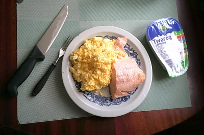 anonymous_derp - Dzisiejszy postny obiad: Duszony filet łososiowy, jajecznica z 6 jaj...