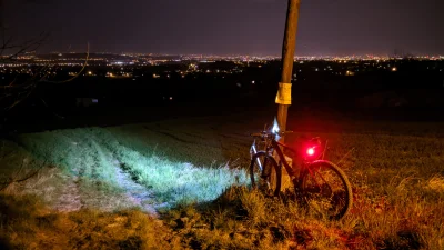 blockosky - #rower #nightride #krakow w tle