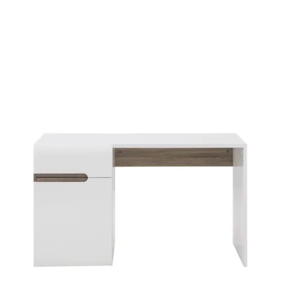 L3gion - > biurka używane tam przez 95% ludzi to IKEA. Blat i te szafeczki Alexa

@...