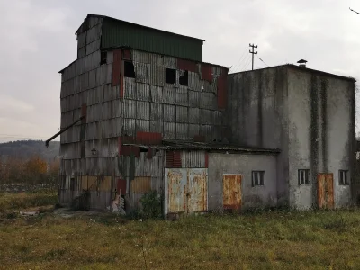 jonik - Wygląda to trochę jak z Fallout czy mi się wydaje?

Budynek jest w miejscow...