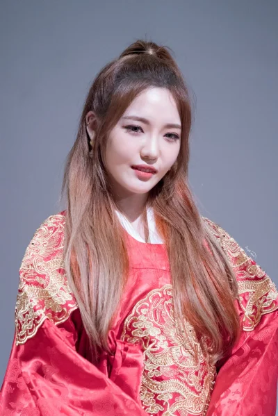 XKHYCCB2dX - #jisun #fromis9
#koreanka