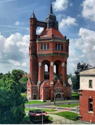 pcstud - Wieża ciśnień przy alei Wiśniowej we Wrocławiu. Cudo! #architektura #zdjecia...