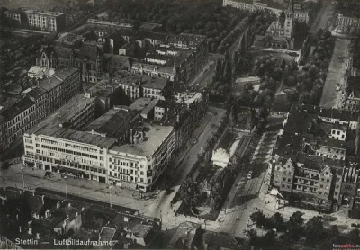 SzycheU - Brama Portowa ,1930 rok. W oddali widać również kościół garnizonowy.
#szcz...