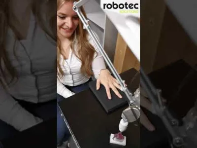 Witty - Robot Fanuc M-1iA wyposażony w system wizyjny robi manicure (⌐ ͡■ ͜ʖ ͡■) 

#r...