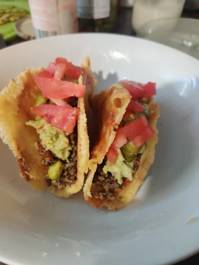 ajfrost - #keto 

Serowe tacos z przepisu ketokocura. Zajebiście smaczne.
Mała rada. ...