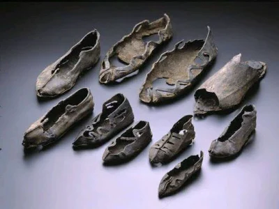 IMPERIUMROMANUM - Liczące 1800 lat rzymskie buty. Znalezione w York w Anglii.

http...