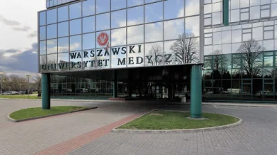 dwa_fartuchy - Warszawski Uniwersytet Medyczny przedłużył zdalny tryb pracy do 30 wrz...