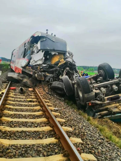 jmuhha - Wypadek dzisiejszego Szynobusu z ciężarówką.

Nikt nie zginął, są ranni.
...