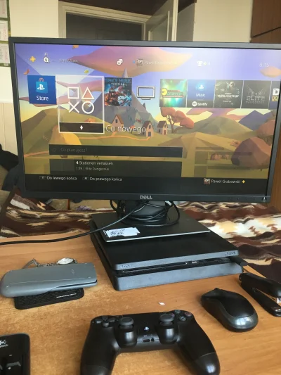 dzester - Czy jak tak postawie monitor na #ps4 coś złego może się stać?