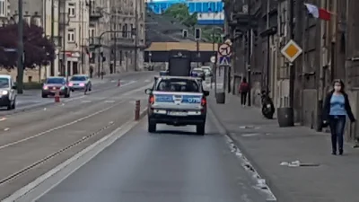 A.....a - Psiaki z LRAD-em przez trzynastą w #krakow jechały, więc wiedzcie, że coś s...