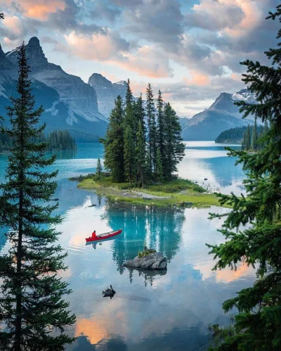 Artktur - Jezioro Maligne, Kanada
fot. Matthew Massa

#fotografia #earthporn #expl...