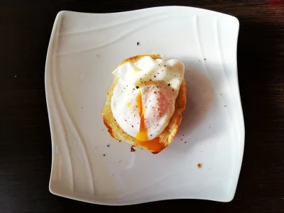 Joxek - Czy niedzielne śniadanie w postaci poszetowego jajka na podpieczonej bułki do...