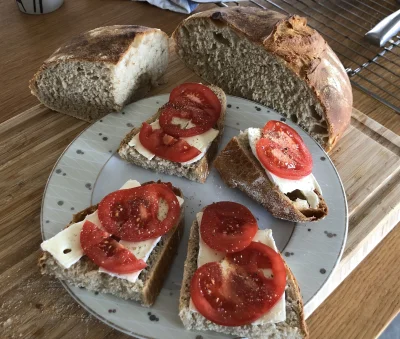 fuuYeah - Mhmmm czy śniadanku na własnym świeżo upieczonym chlebku z pomidorkiem i se...