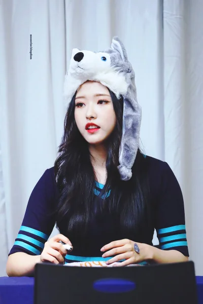 XKHYCCB2dX - #oliviahye #loona 
#koreanka