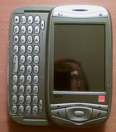 Riczard - @funk: Mój pierwszy smartfon to grubas z rozsuwana klawiatura SPV M3000. Cu...