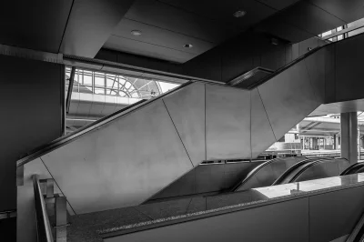 Monochrome_Man - #fotografia #dailymonochrom #dworzecboners