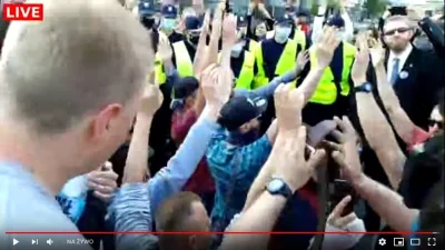 adi2131 - Gdyby nie Braun to by już godzinę temu rozpędzili ten protest. Własnym ciał...