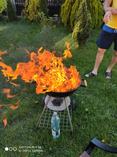 Mirkowy_Annon - #grill #gotujzwykopem 

Siemano Mirki, odpalam grilla, a Wy co porabi...