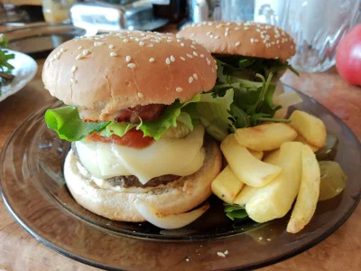 Kuroczka - A oto mój pierwszy przygotowany własnoręcznie burgerek ^^ #jedzenie #foodp...